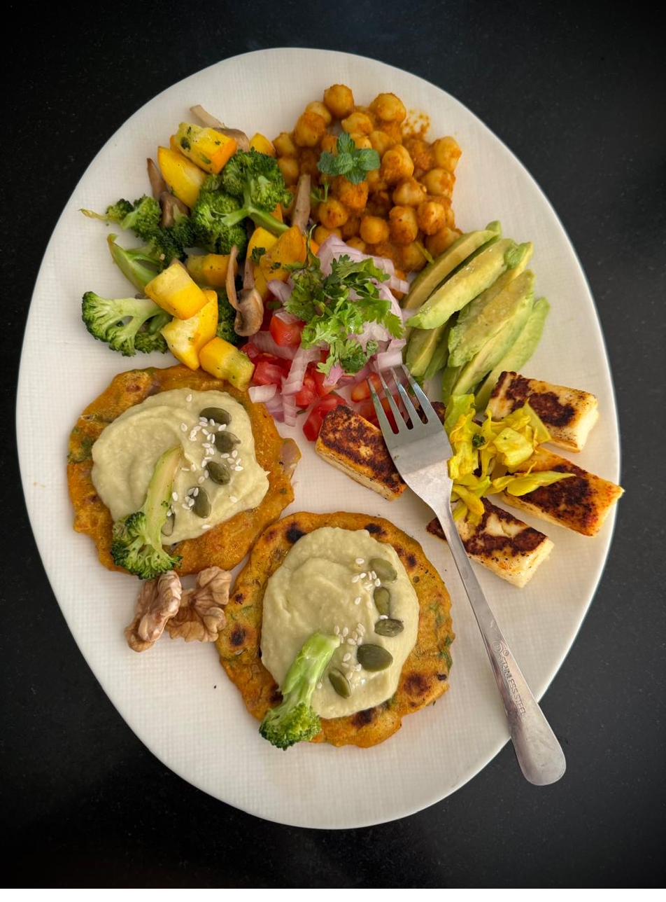 Cheela topped with hummus, veg and paneer